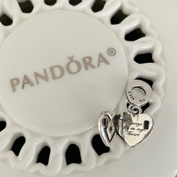 Pandora OPENABLE HEART LOCKET DANGLE CHARM - Picture 4 of 5